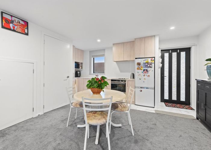  at 6/83 Vodanovich Road, Te Atatu South, Auckland
