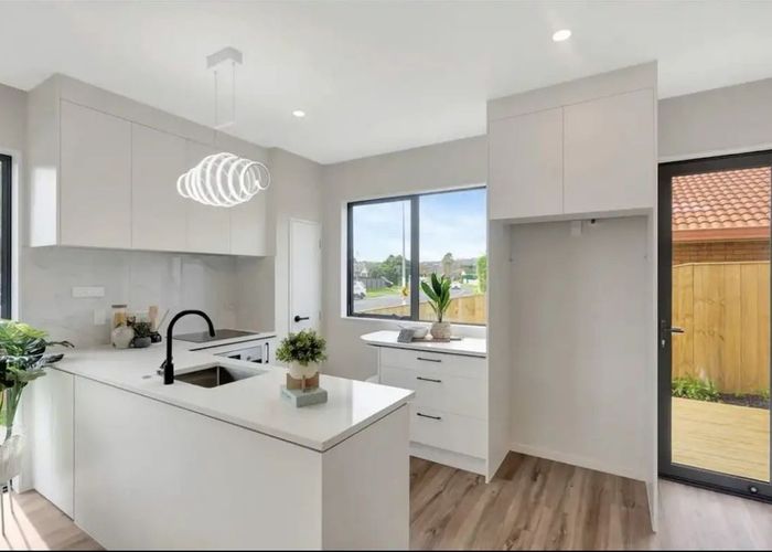  at 49C Riverton Drive, Randwick Park, Manukau City, Auckland