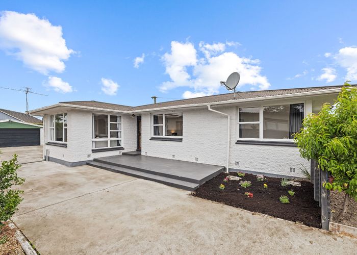  at 379 Breezes Road, Aranui, Christchurch City, Canterbury