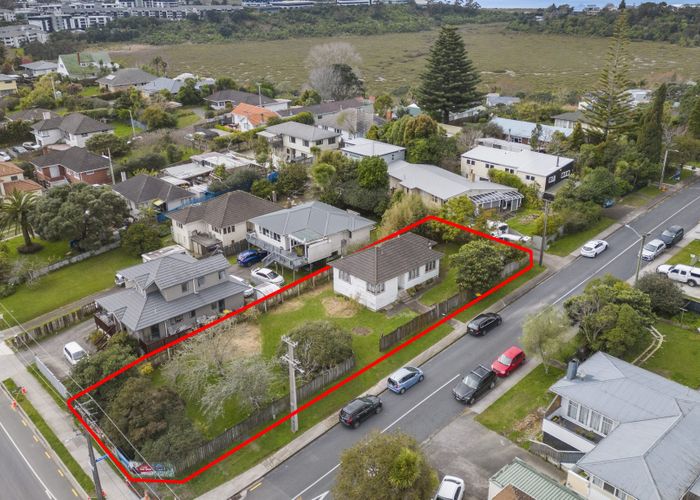  at 31 College Road, Northcote, Auckland