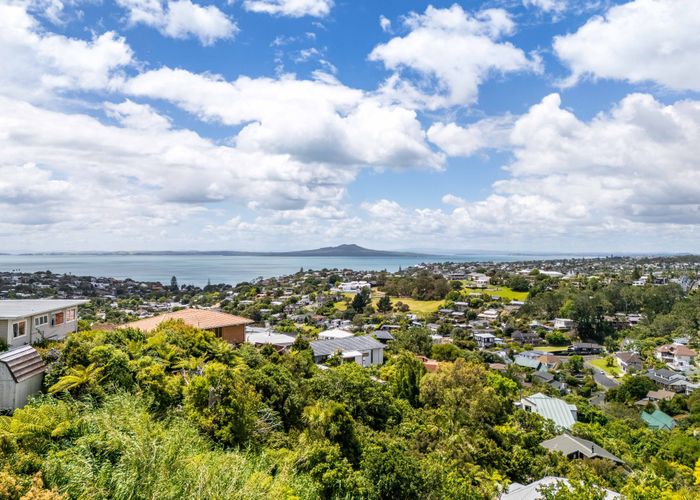  at 92 Knights Road, Rothesay Bay, North Shore City, Auckland
