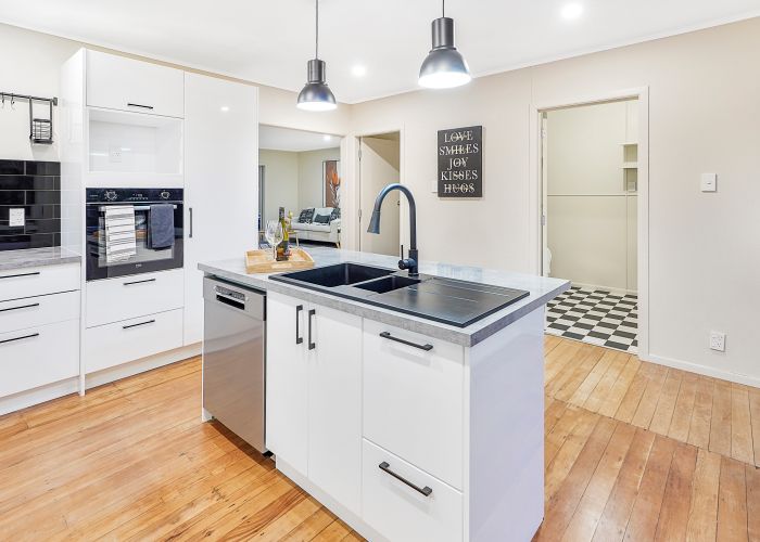  at 15 Kingsway Crescent, Forest Lake, Hamilton