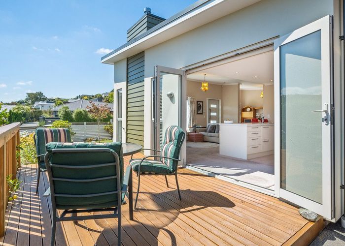  at 1/4 Woodlau Rise, Huntsbury, Christchurch