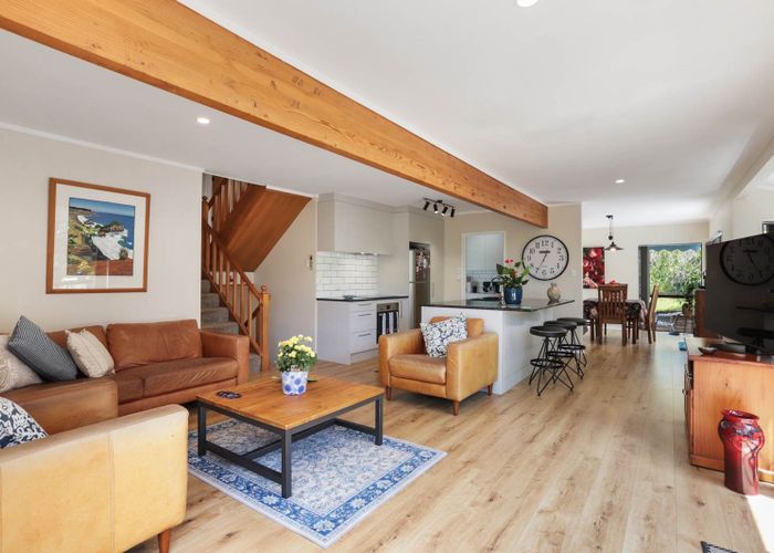  at 4 Milwaukee Place, Glendene, Waitakere City, Auckland