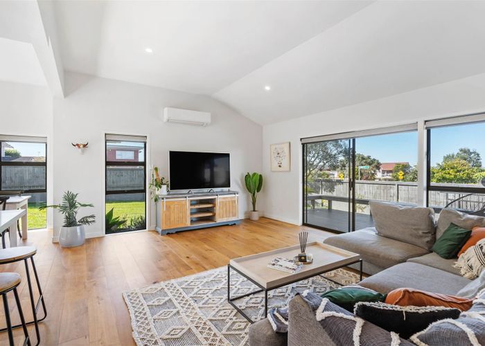  at 1 Heaton Grove, Chatswood, Auckland