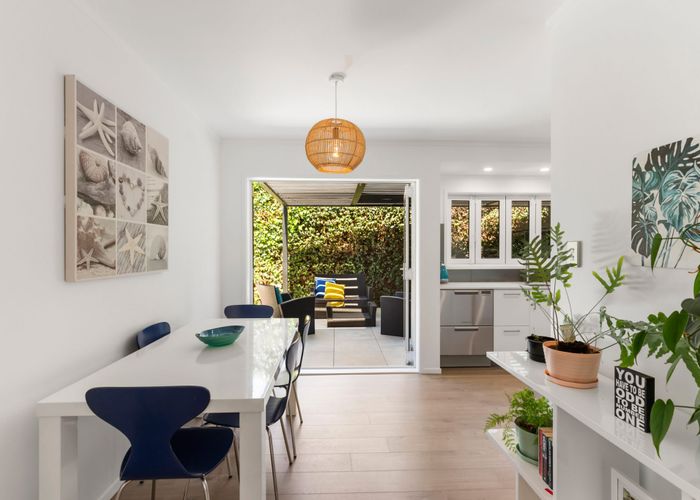  at 2/16 Imogene Way, Half Moon Bay, Manukau City, Auckland