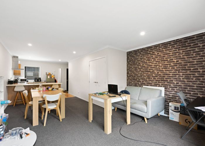  at 2/13 Palmerston Street, Hamilton City Central, Hamilton, Waikato