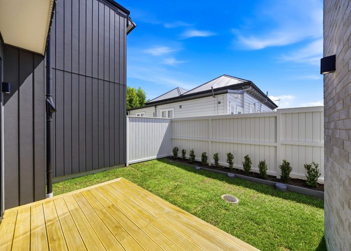  at 2/2 Coronation Street, Belmont, North Shore City, Auckland