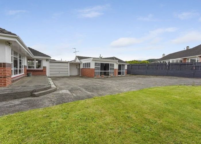  at 21 Hall Grove, Ebdentown, Upper Hutt