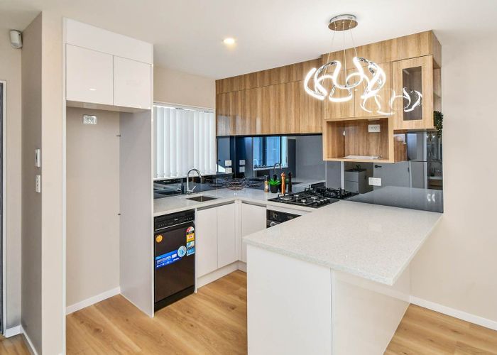  at 4/27 Landscape Road, Papatoetoe, Manukau City, Auckland