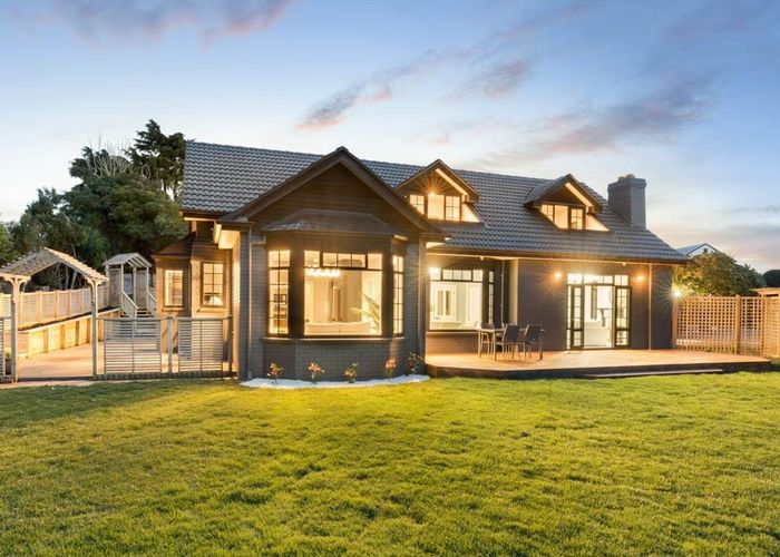 at 11 Almond Grove, Greenhithe, Auckland