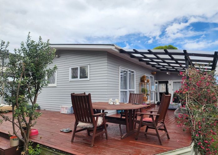  at 3 Gregg Place, Sunnyvale, Waitakere City, Auckland