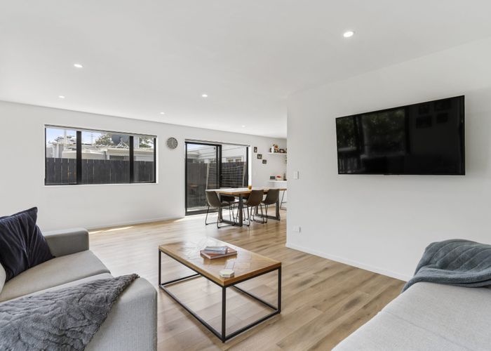  at 2/1 Tiaka Place, Pakuranga, Auckland