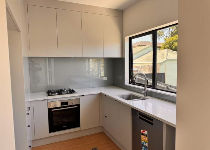  at 24D Gladys Ave, Glenfield, North Shore City, Auckland