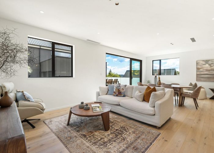  at 8A Serrata Place, Browns Bay, North Shore City, Auckland