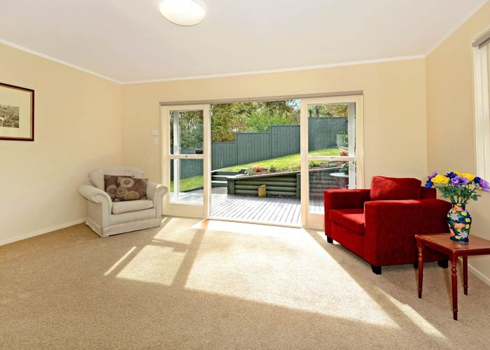  at 2/25 Peach Road, Glenfield, Auckland