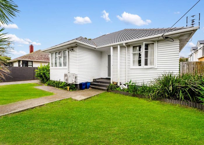  at 34 Kawiti Avenue, Point England, Auckland
