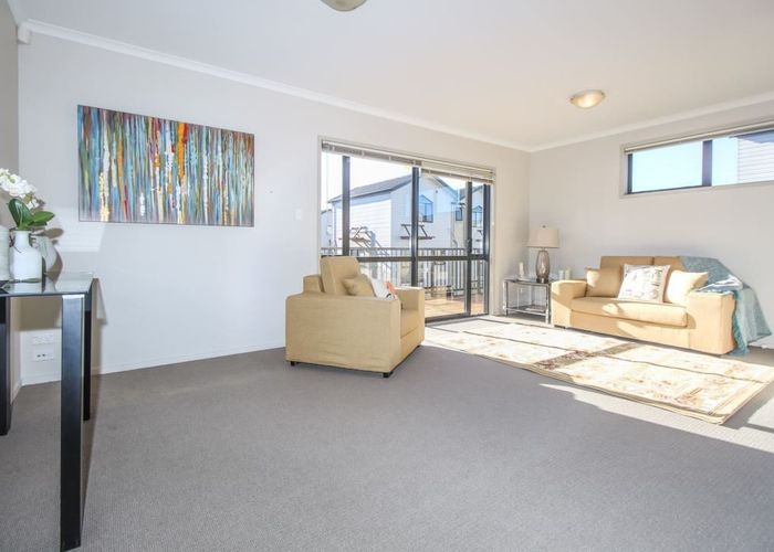  at 8/172 Mcleod Road, Te Atatu South, Waitakere City, Auckland