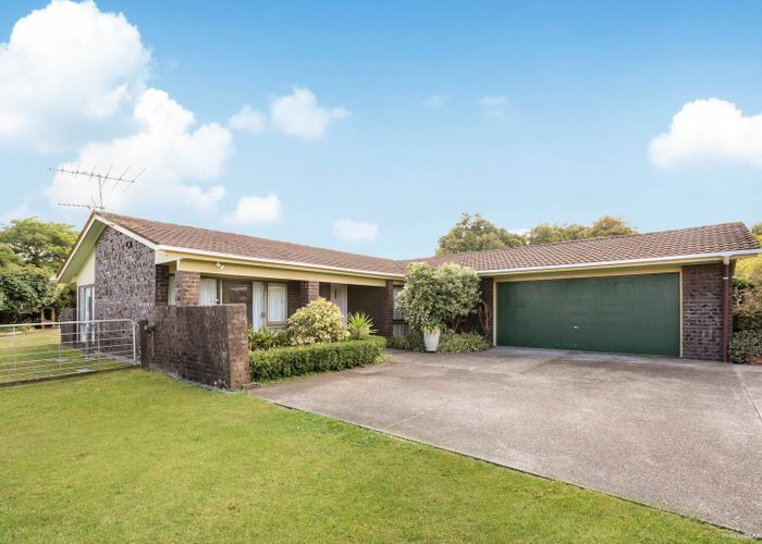  at 8 Gracechurch Drive, Flat Bush, Auckland