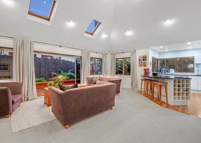  at 5 Kahala Place, West Harbour, Waitakere City, Auckland