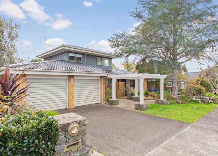 at 6 Ravenstone Place, Chatswood, Auckland