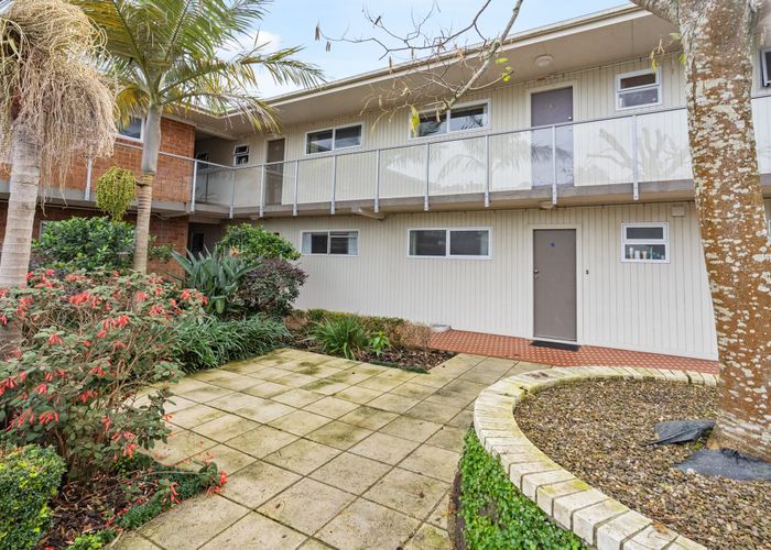  at 16/83 Lake Road, Devonport, Auckland