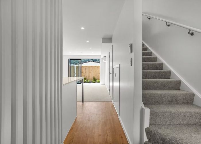  at 8/27 Main Road, Wainuiomata, Lower Hutt, Wellington