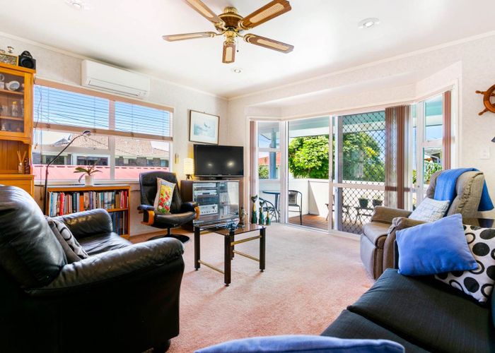  at 1/208 Royal Road, Royal Heights, Waitakere City, Auckland