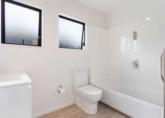  at 2/42 Eaglehurst Road, Ellerslie, Auckland