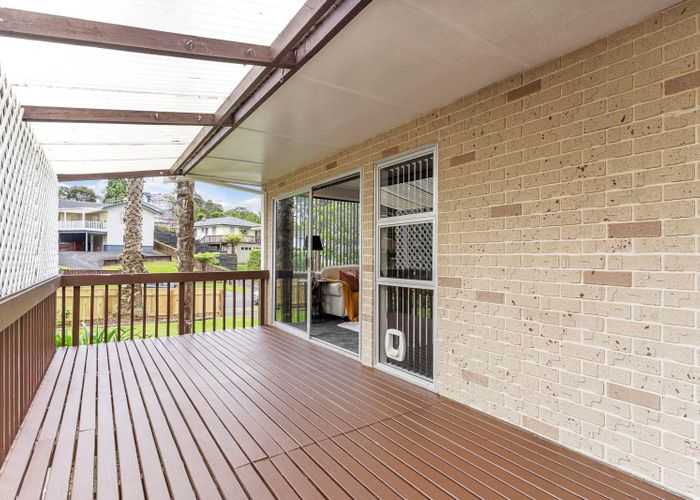  at 16 Staincross Street, Green Bay, Waitakere City, Auckland