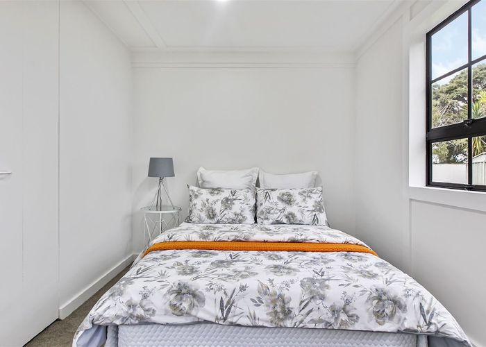  at 7 Glen VIsta Place (Outgoing inclusive), Bayview, North Shore City, Auckland