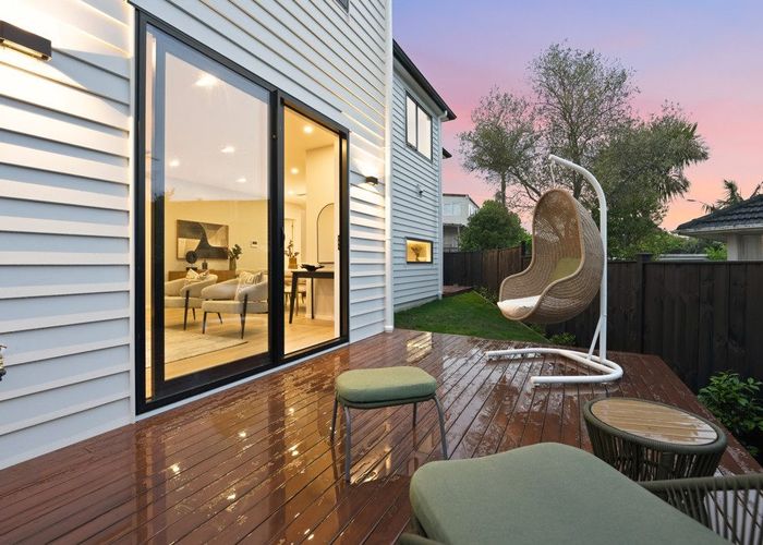  at 8C Catalina Crescent, Forrest Hill, North Shore City, Auckland