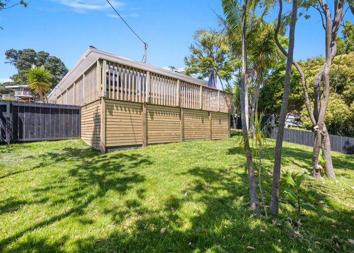  at 1/92 Saddleback Rise, Murrays Bay, Auckland