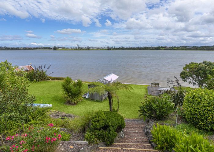  at 5 Ferry Parade, Herald Island, Auckland