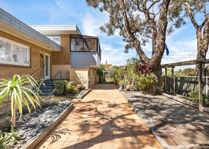  at 1/13 Ringwood Street, Torbay, Auckland