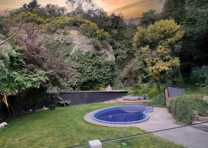  at 2 Cannon Hill Crescent, Mount Pleasant, Christchurch City, Canterbury