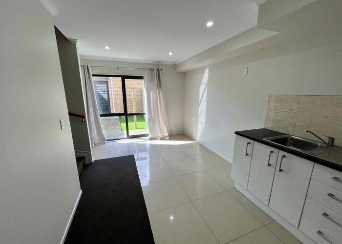  at 7/4 Wallson Crescent, Wiri, Manukau City, Auckland