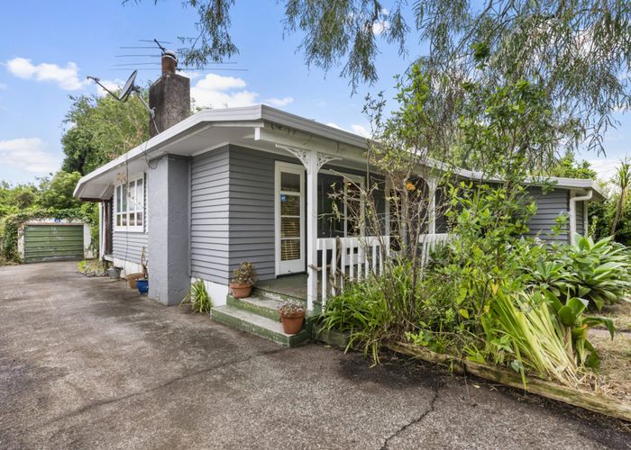  at 9 Kamaka Road, Mangere Bridge, Auckland