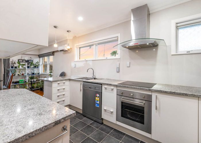  at 1/4 Ridge Road, Howick, Manukau City, Auckland