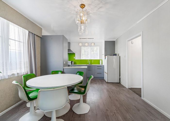  at 25 Lowtherhurst Road, Massey, Waitakere City, Auckland