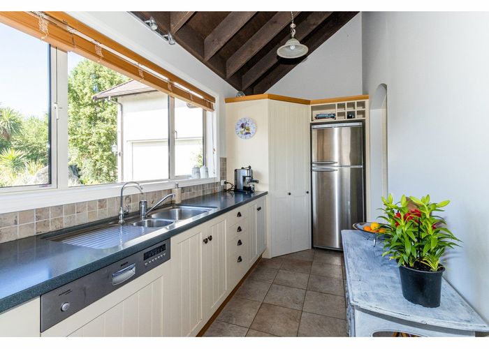  at 260 Spur Road, Hadlow