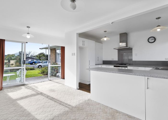  at 8 Warren Place, Frankleigh Park, New Plymouth