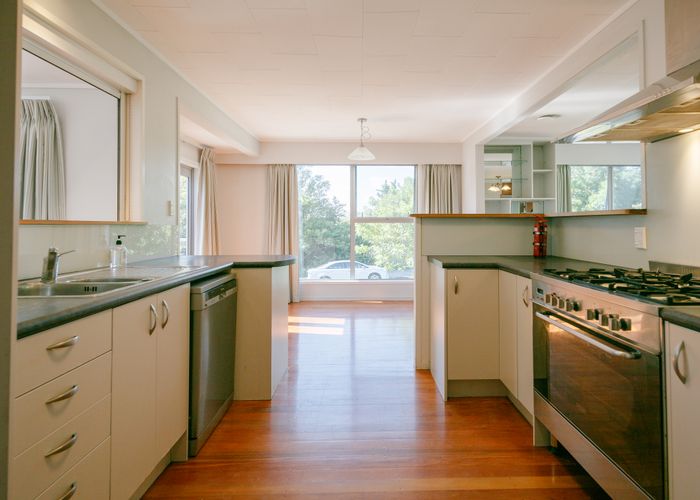  at 9 Cockayne Crescent, Sunnynook, Auckland