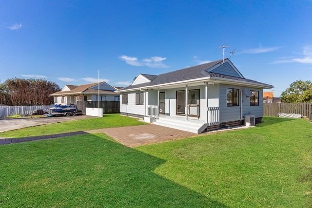  at 2/11 Avis Avenue, Papatoetoe, Auckland