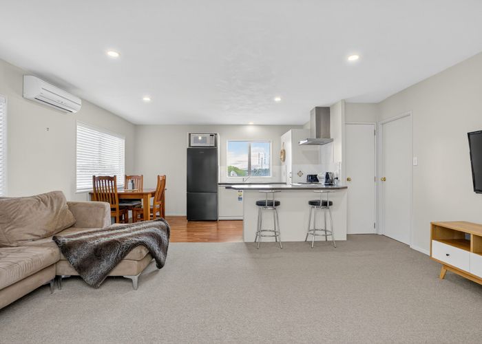 at 2/74 Sunnynook Road, Sunnynook, North Shore City, Auckland