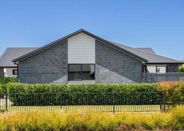  at 2 Sable Lane, Pyes Pa, Tauranga