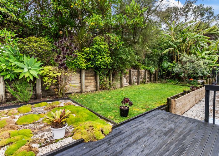  at 2/4 Kupari Place, Totara Vale, North Shore City, Auckland