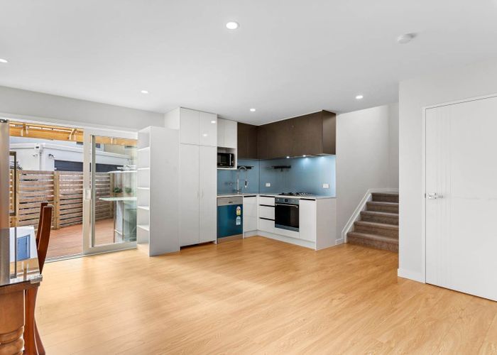  at 8 Seaside Place, Pakuranga, Manukau City, Auckland