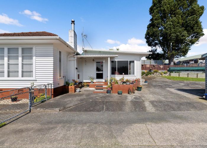  at 6 Station Street, Tirau