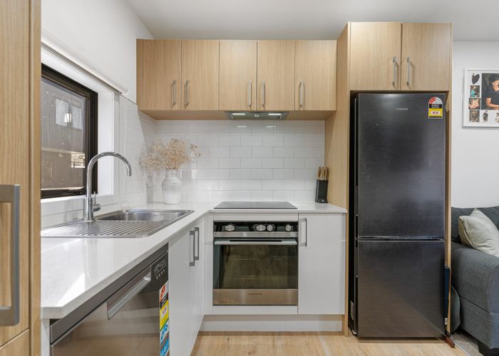 at 2/4 Harry Ward Place, Henderson, Waitakere City, Auckland